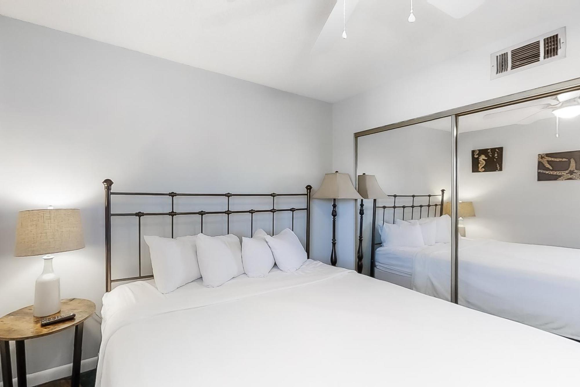 Gulfview Condominiums Destin Room photo