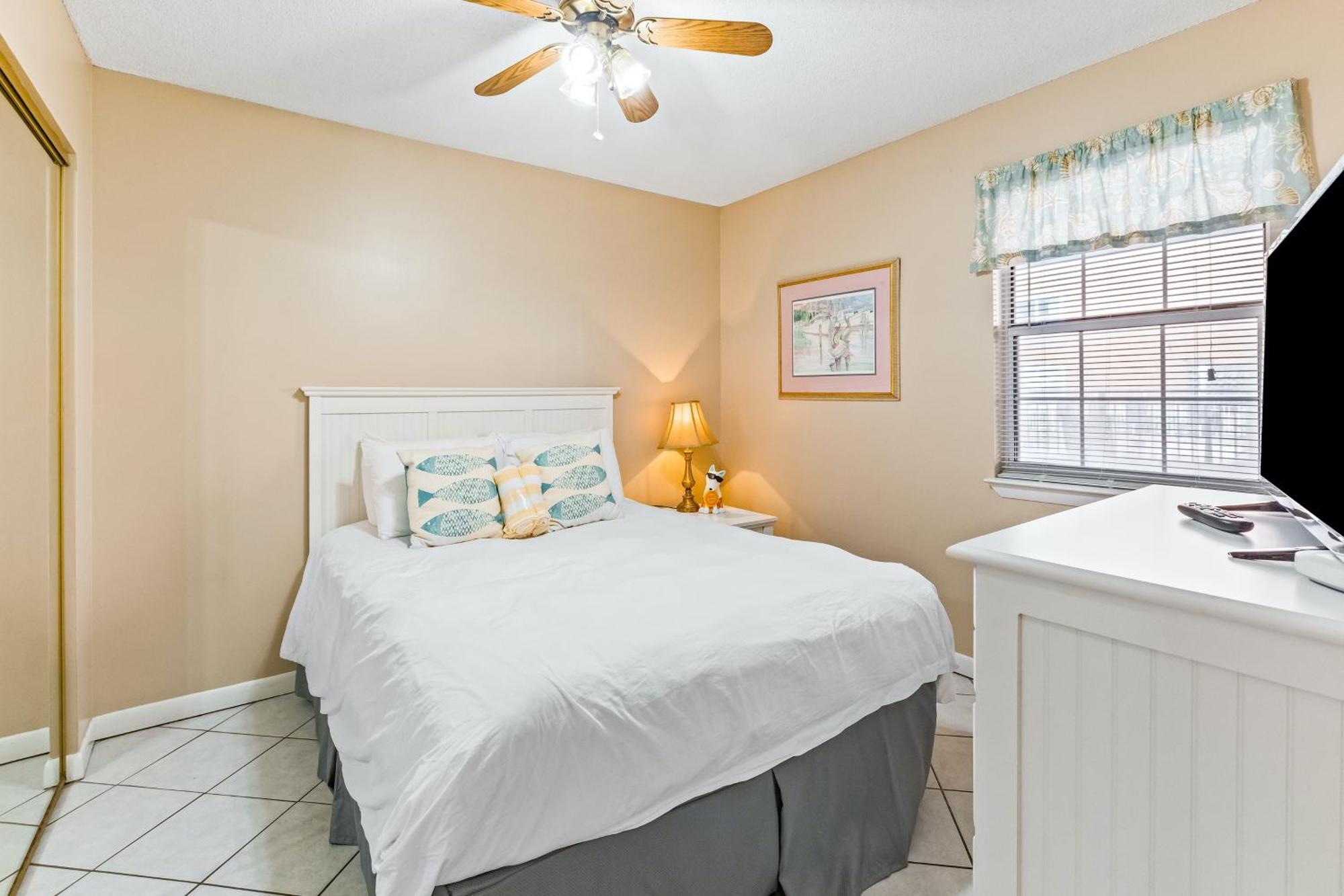 Gulfview Condominiums Destin Room photo
