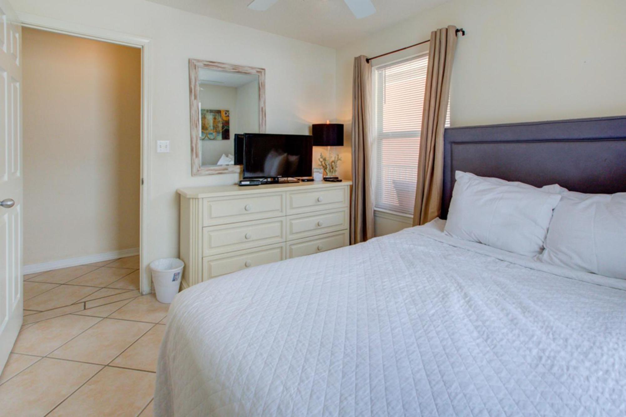 Gulfview Condominiums Destin Room photo