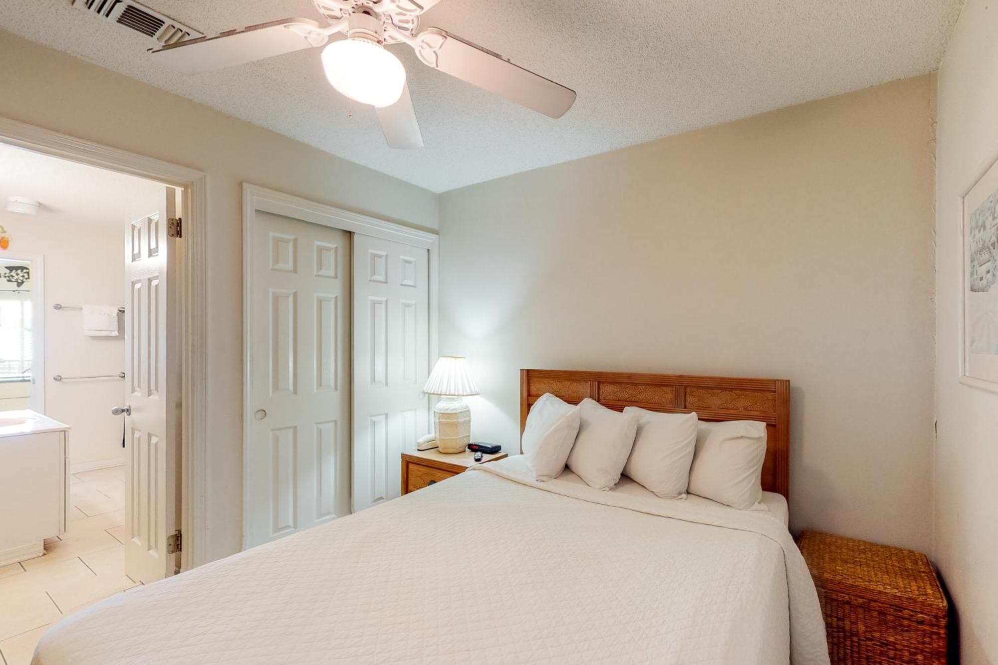 Gulfview Condominiums Destin Room photo