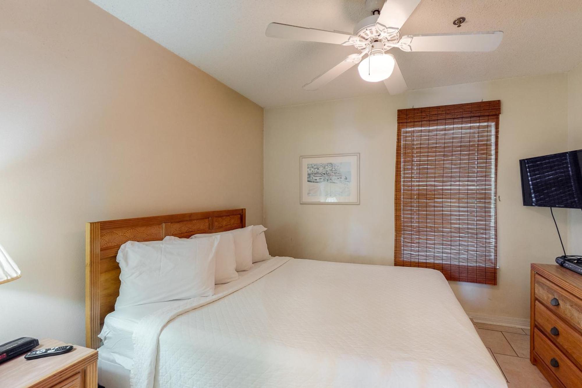 Gulfview Condominiums Destin Room photo
